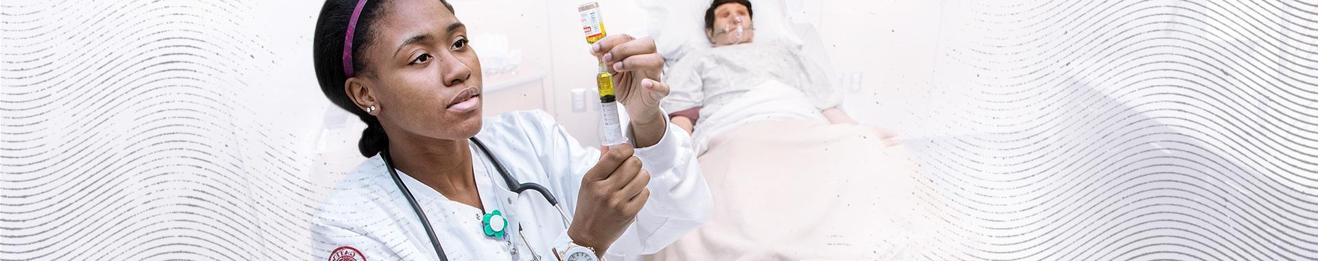 威斯康星技术学院的护理系学生在医院病房工作，背景是床上的假人